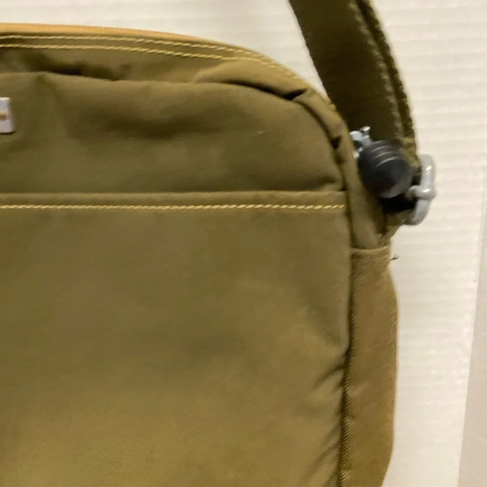 - Hedgren Camo Green Messenger Satchel Unisex Outdoor Bag